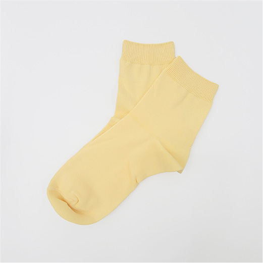 つま先をそろえて 左右を重ねる