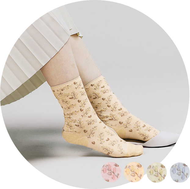 シックで可愛らしい花柄が美しい