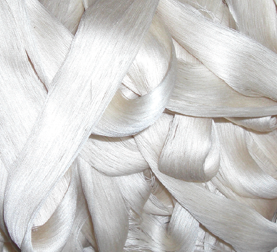 糸が持つ 艶やかな光沢感