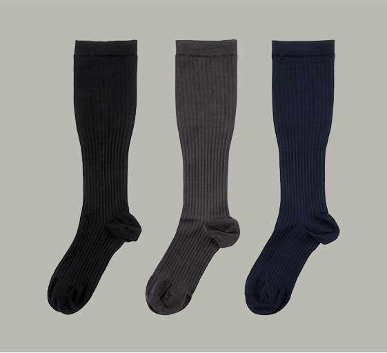 多様なスーツにマッチするベーシックカラーの取り揃え