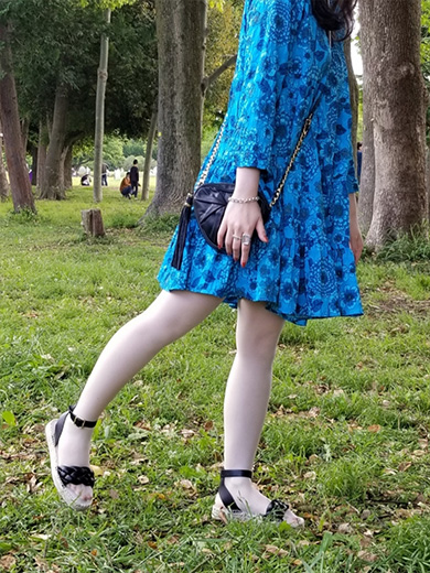 カラー別ストッキングの着用イメージ（ロゼワイン）