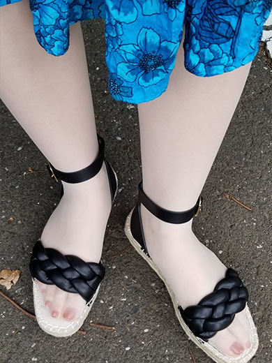 カラー別ストッキングの着用イメージ2（ロゼワイン）