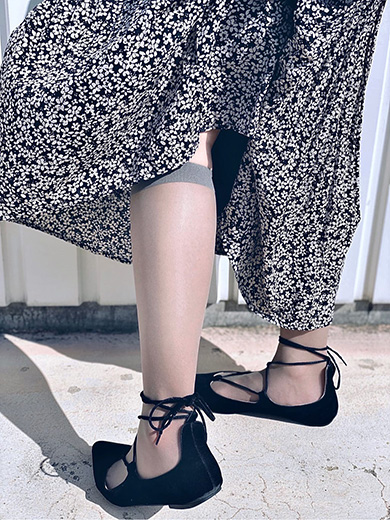 カラー別ストッキングの着用イメージ2（シャドーグレー）